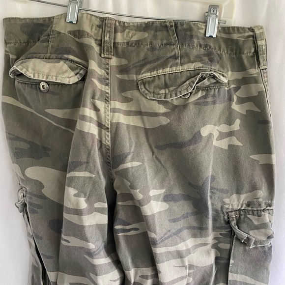 Men’s Military Camo Hunting pants 34” x 32” Quality Apparel Outfitters - Picture 8 of 9